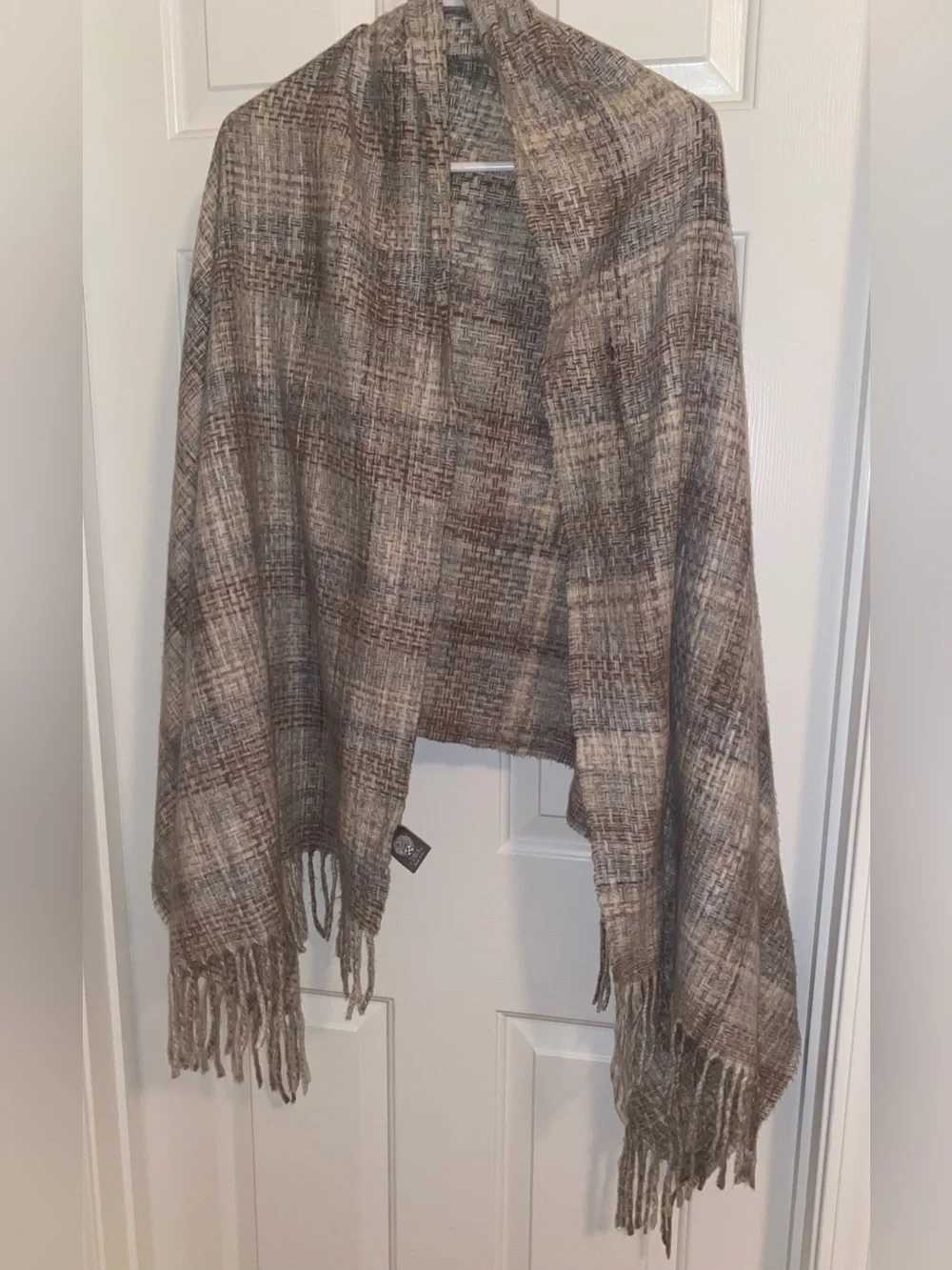 Vince Camuto Brown & Cream Plaid Fringed Wrap